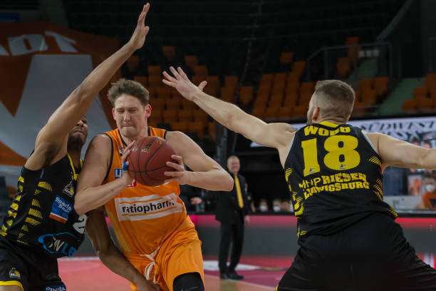 的中场核心 的中场核心